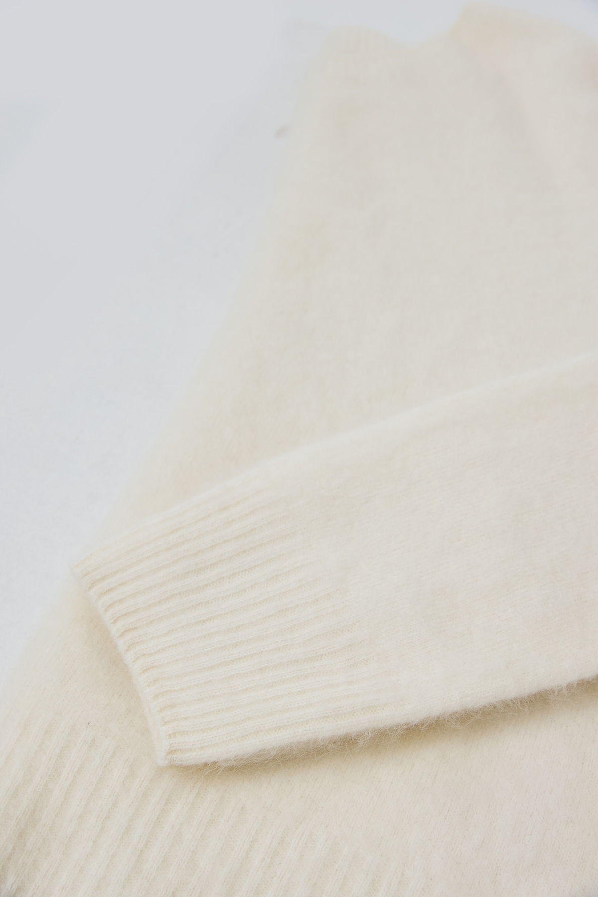THE CASHMERE JUMPER