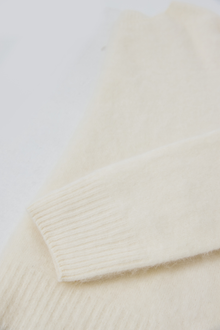 THE CASHMERE JUMPER